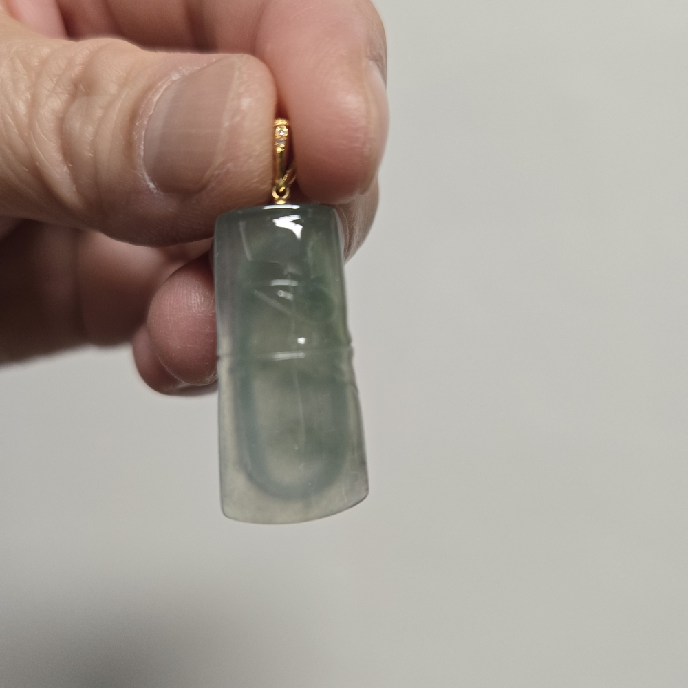 Elegant Green Pendant Necklace